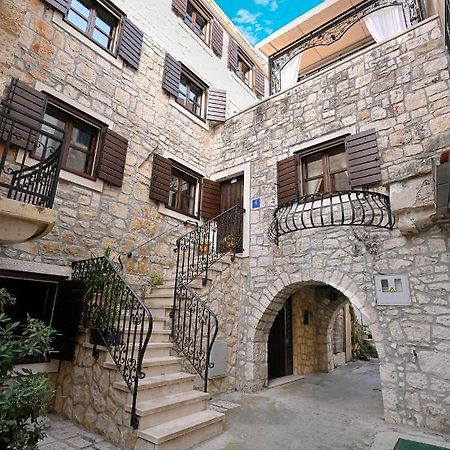 Апартаменты Stone House Srida Башка-Вода Экстерьер фото