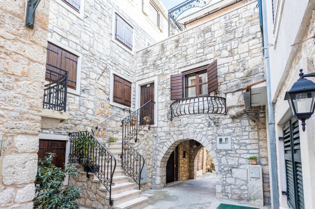 Апартаменты Stone House Srida Башка-Вода Экстерьер фото